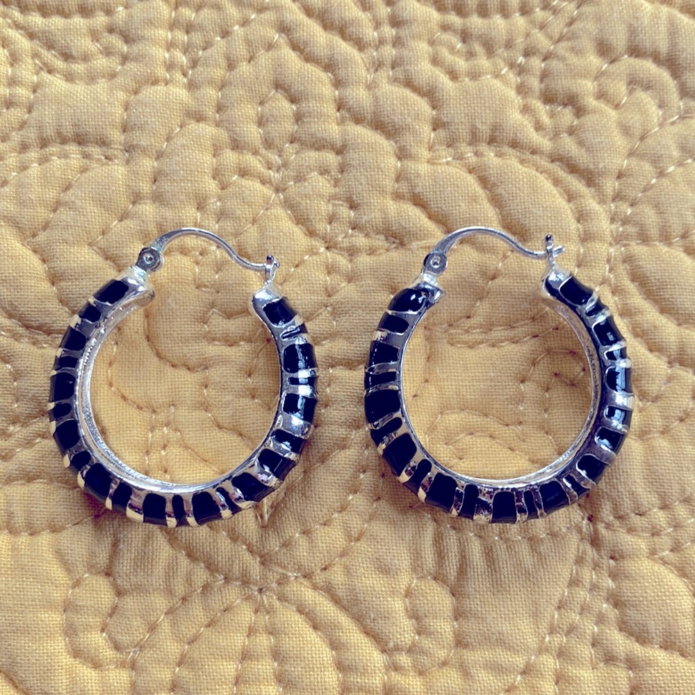 Fashion earrings black and silver